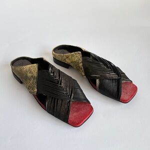 Kepler SS19 Black Gold Papucei Slides